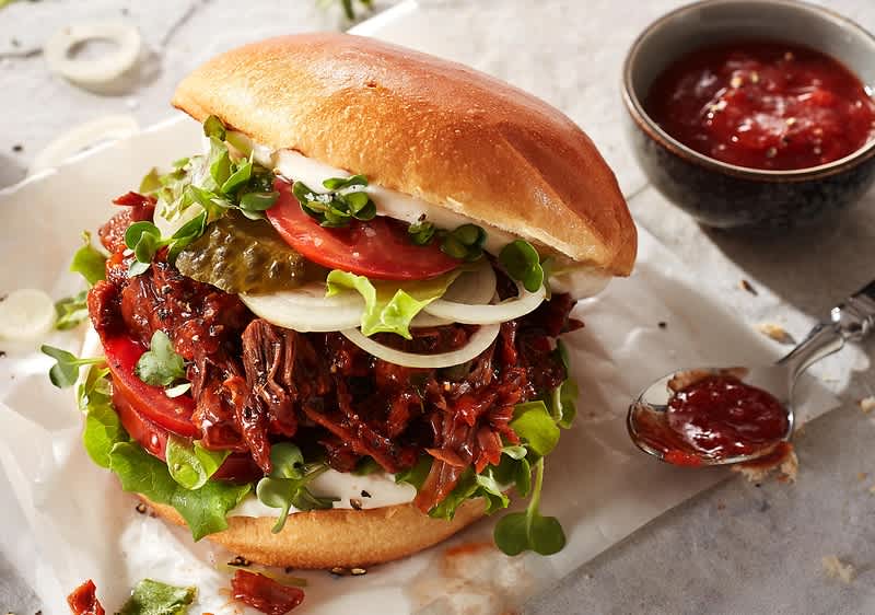 Veganer Jackfruit-Burger mit homemade Barbecuesauce von dmBio | dm.de