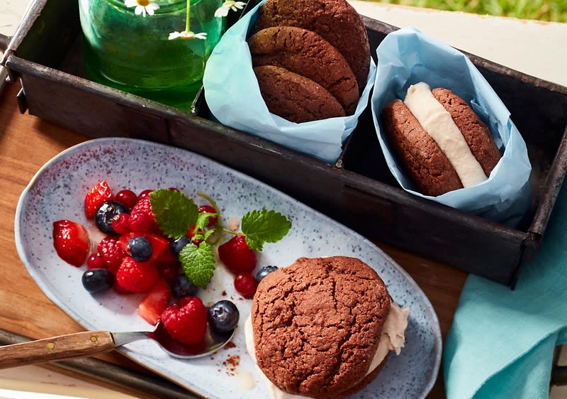 Vegane Cookies mit Beerensalat von dmBio | dm.de