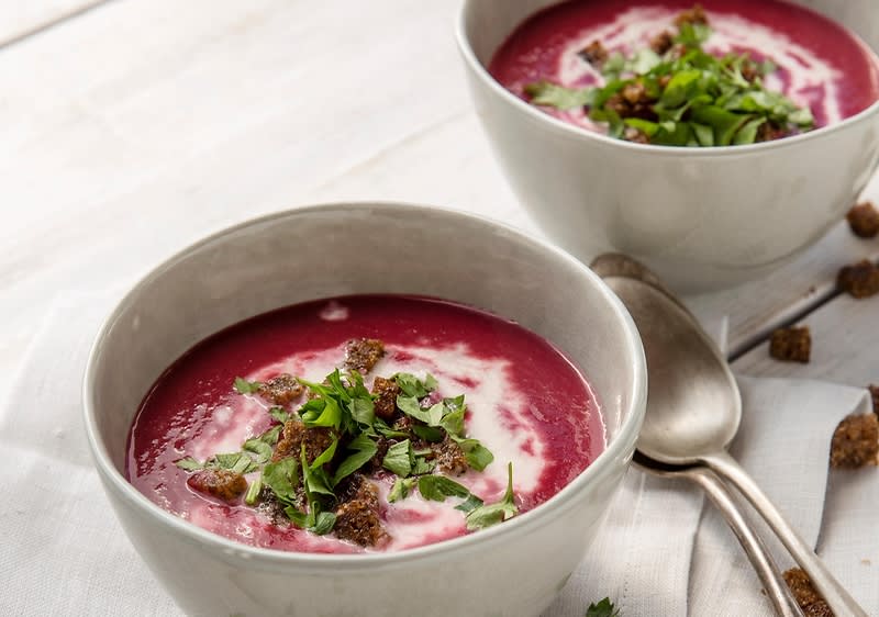 Vegane Suppe mit Rote Beete und Merrettichcreme von dmBio | dm.de