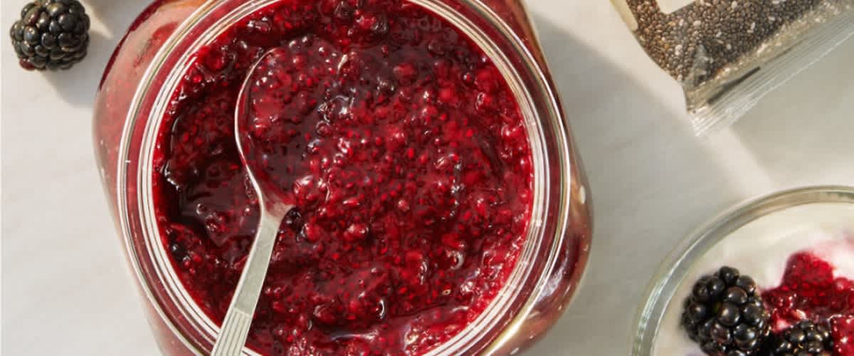 Brombeer-Blaubeer-Chia-Aufstrich Rezept | dm.at