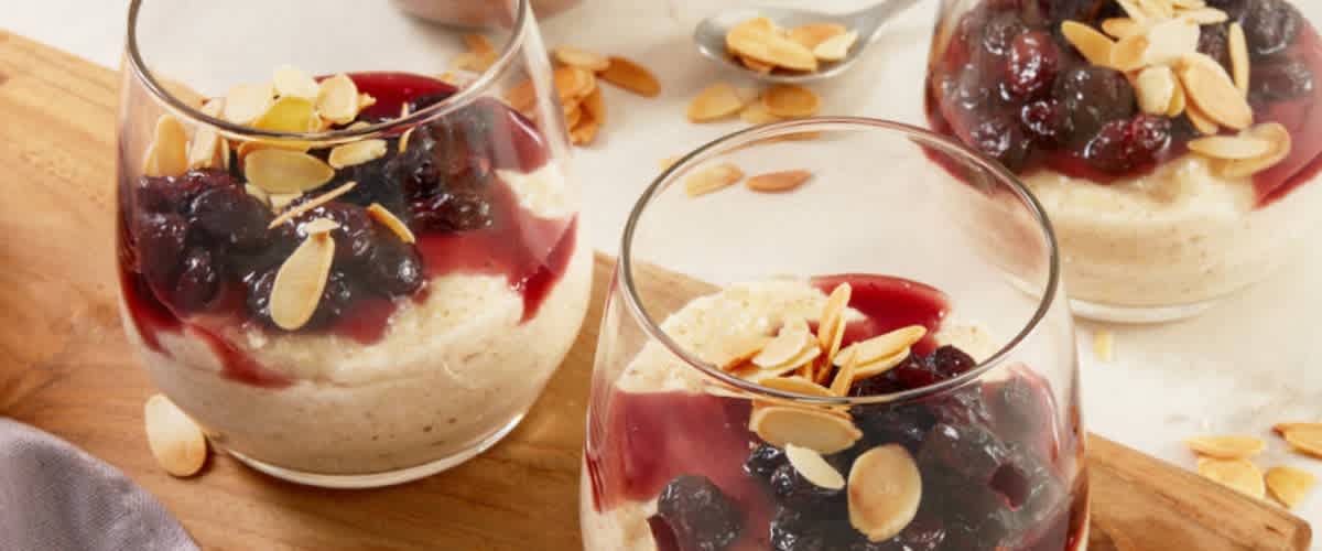 Grieß-Flammeri mit Tonkazucker und Cranberry-Kompott Rezept | dm.at