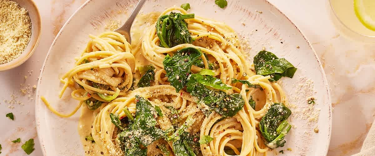 Vegane Spaghetti &amp;quot;Carbonara&amp;quot; mit Spinat von dmBio | dm