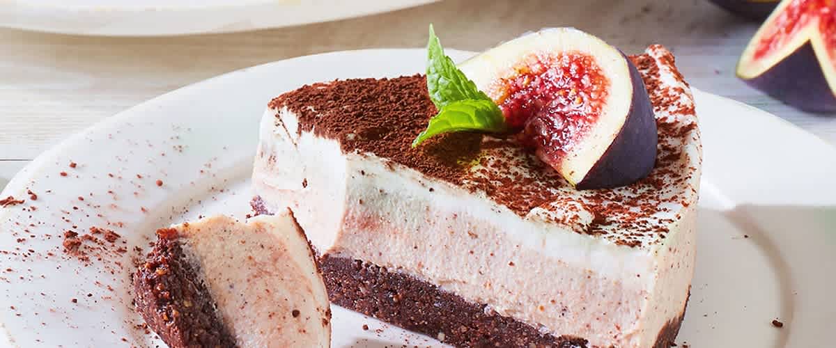 Raw Cheesecake mit Dattel-Nuss-Boden von dmBio | dm