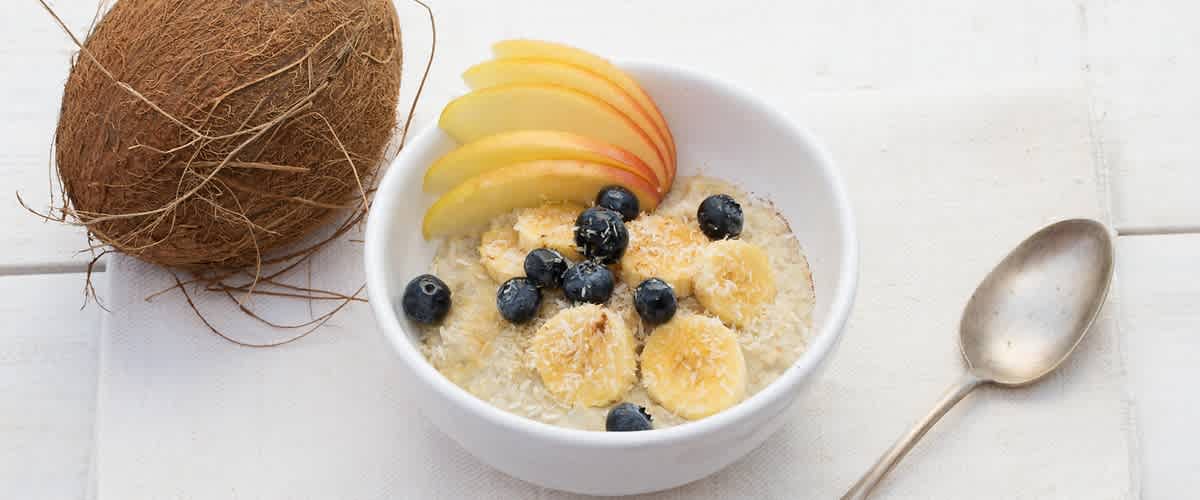Veganes Porridge mit Kokos und Banane von dmBio | dm