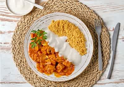 Tofu-Paprika-Gulasch mit Pilzen und Couscous -image