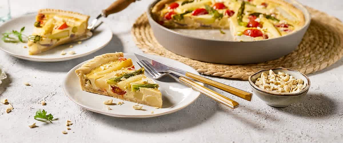 Leckere Spargelquiche mit Tomaten und Cashewkernen | dm