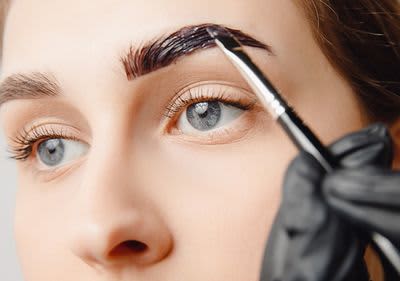 Soap Brows: Der neue Augenbrauen-Trend