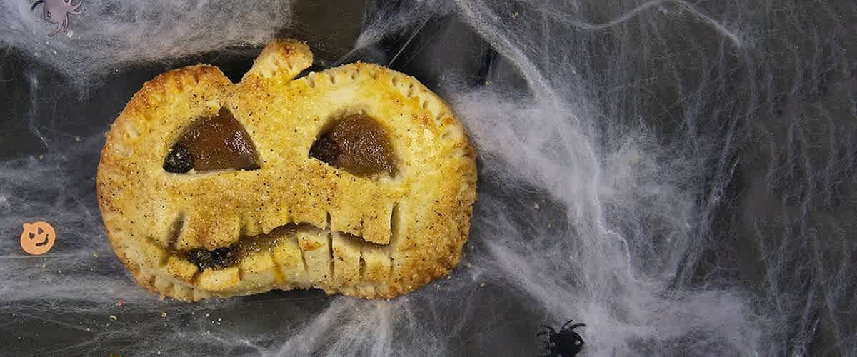 Halloween Hand Pies | dm.ro
