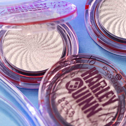 Essence Harley Quinn Meta Glow Highlighter - Pink, Holographisch, Vegan, 3.2g, Für Strahlenden Glow