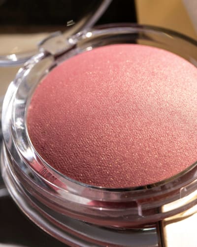 g Lover 9 10 Oil-Infused Cheek Blush Hibiscus, Blooming