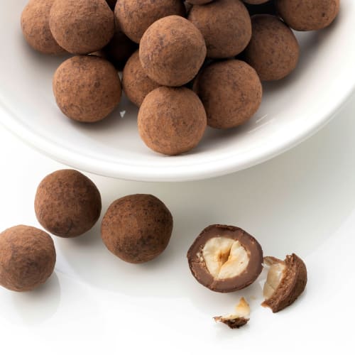 Haselnüsse und Nussnougat 100 g geröstete Zartbitterschokolade, in